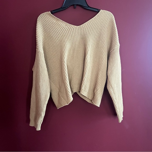 Jessica Simpson Twisted Front Cropped Sweater - Picture 9 of 9
